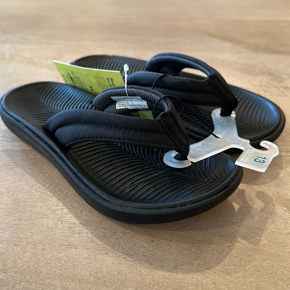 🌟5/$10 All In Motion Black Flip Flops